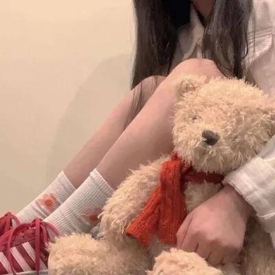 抽象画中的越南少女